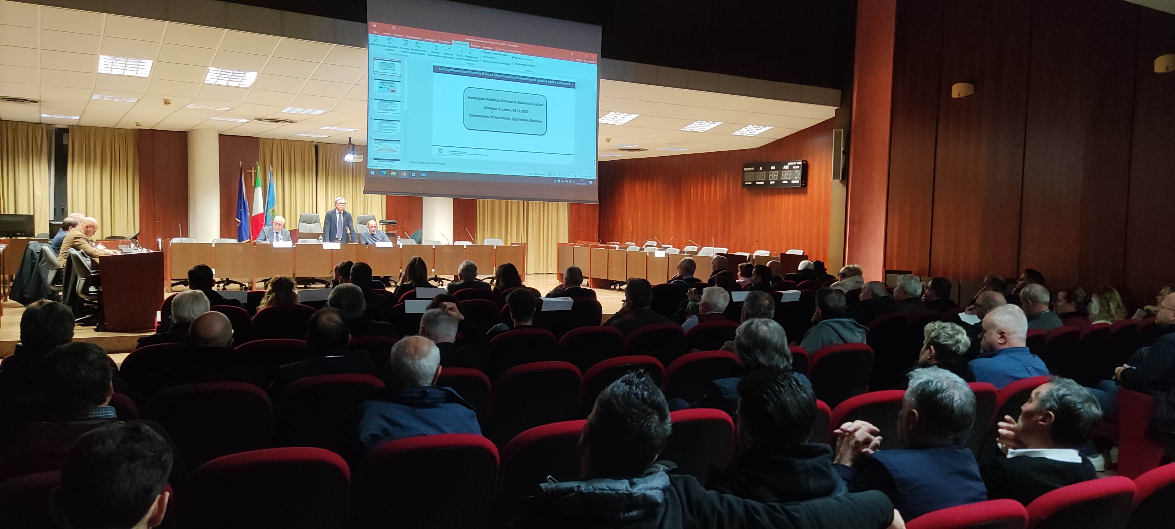 Bretella Cisterna - Valmontone. Pubblico in sala per l'assemblea pubblica