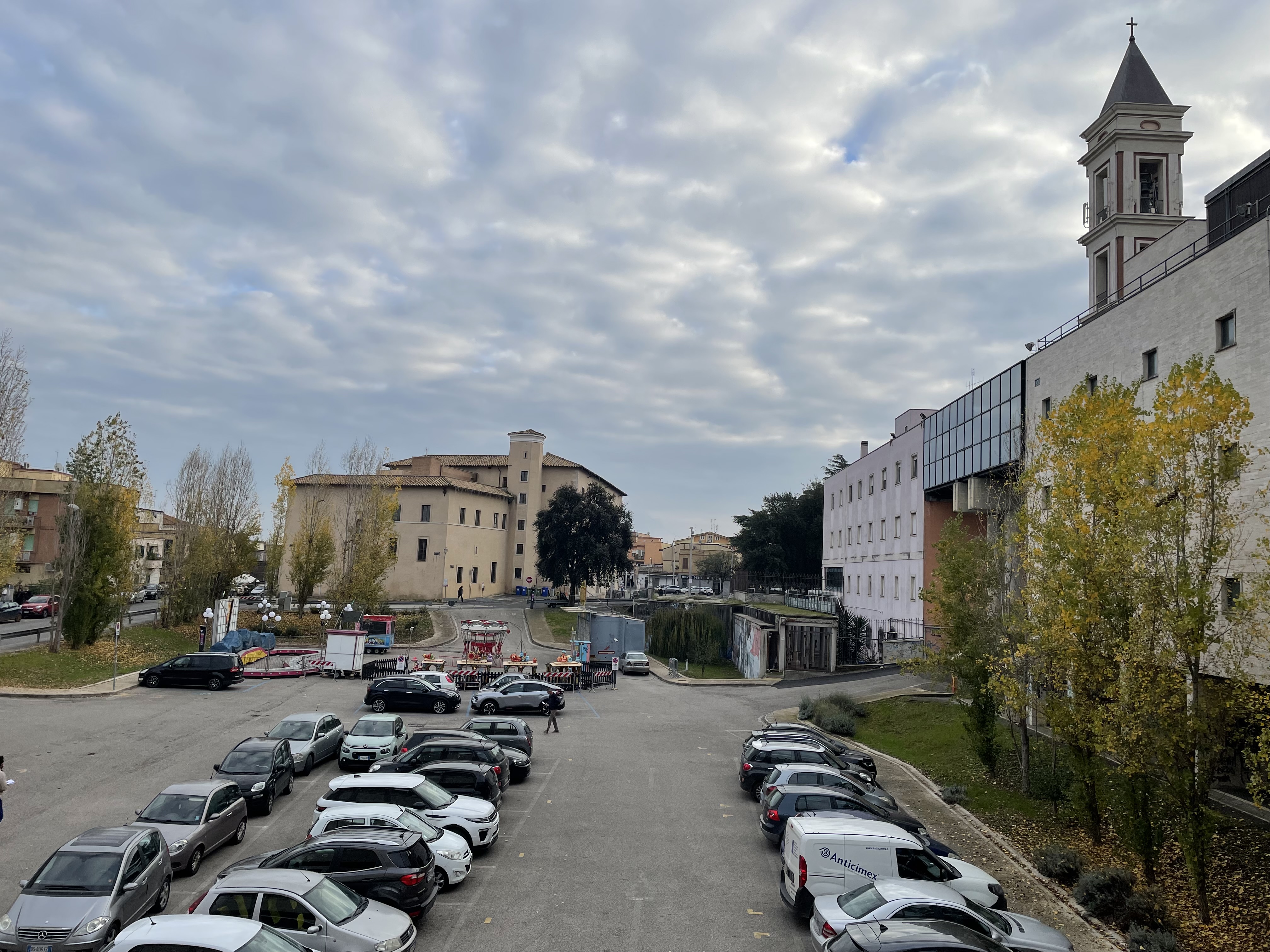 parcheggio antistante palazzo comunale 