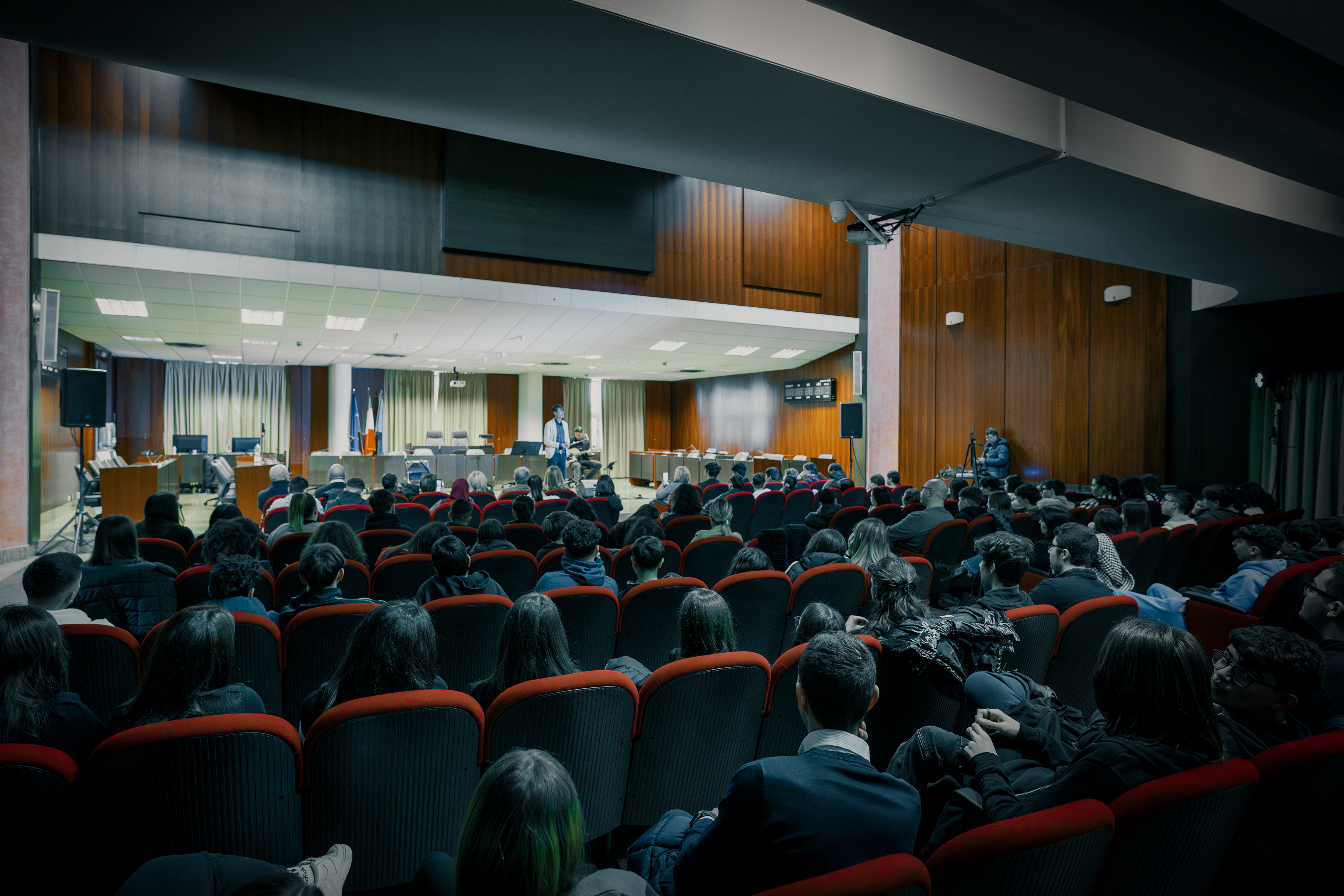 Paola Giretti - conferenza teatrale per giornata contro il bullismo