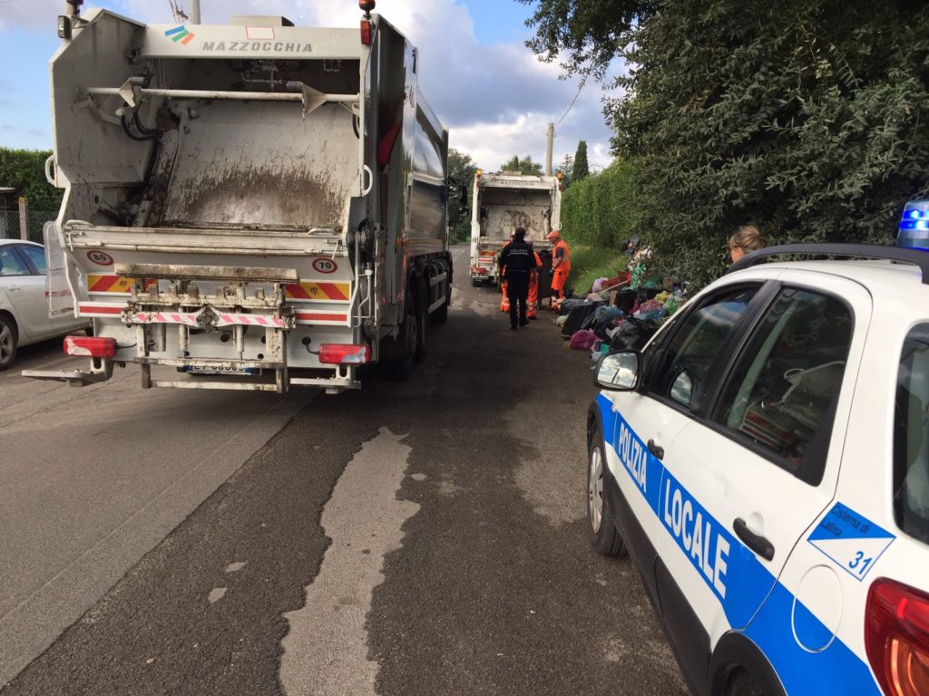 Polizia Locale rifiuti abbandonati