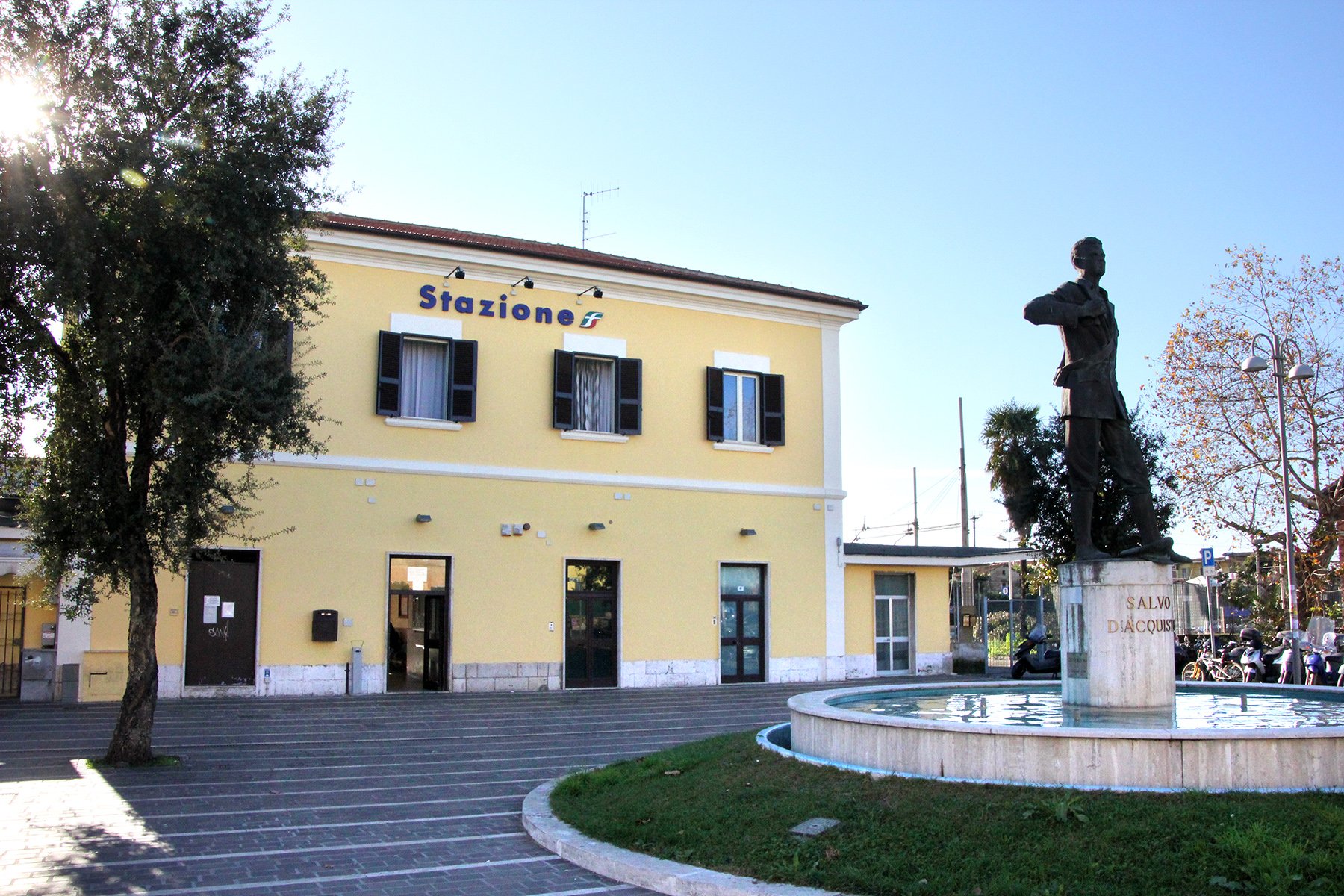 Stazione ferroviaria di Cisterna di Latina