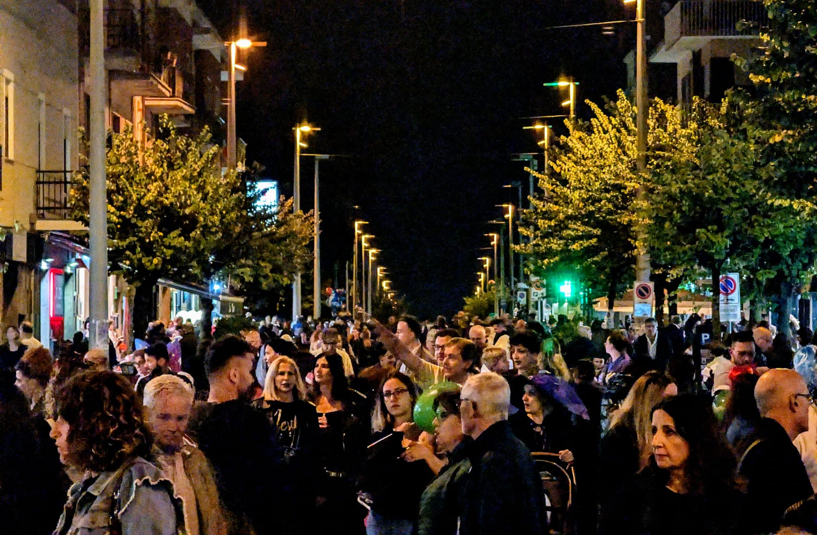 Corso della Repubblica affollata per la festa di Halloween 2024